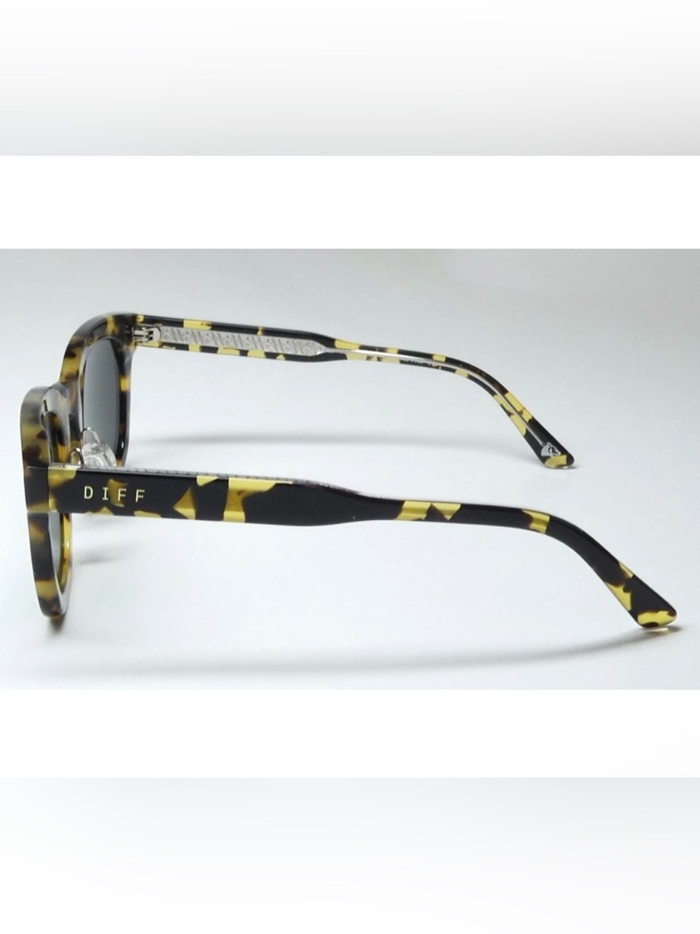 Diff Eyewear Hufflepuff Tortoise Wayfarer Sunglasses - Picture 2 of 7